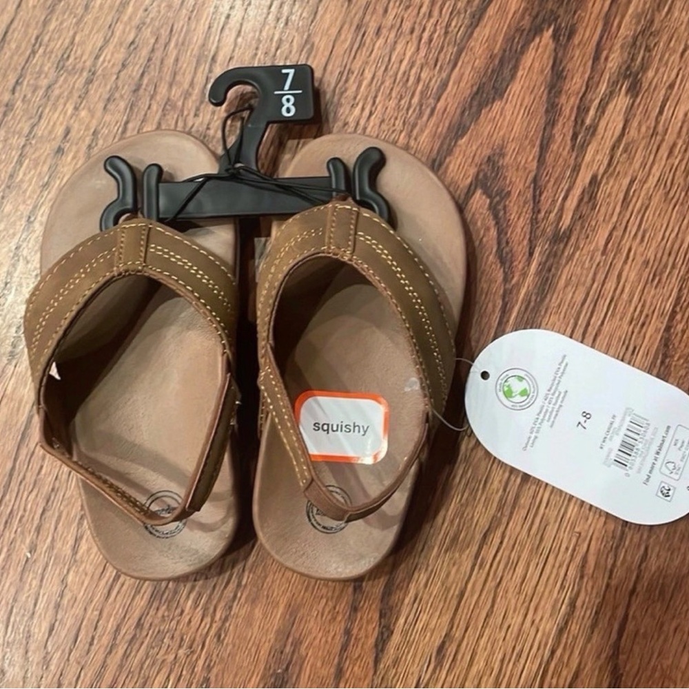 NWT- Sandals toddler size 7-8